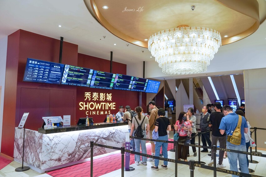 【台中南屯|景點】台中文心秀泰影城-丹普廳。文心秀泰,躺在40萬電動床舒服看電影,VIP零食區及600元美食