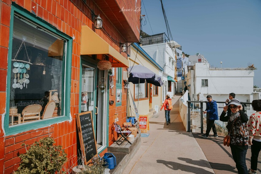 【韓國釜山｜景點】白淺灘文化村(흰여울문화마을)。影島必去景點，無數間海景咖啡廳，欣賞夕陽的約會散步景