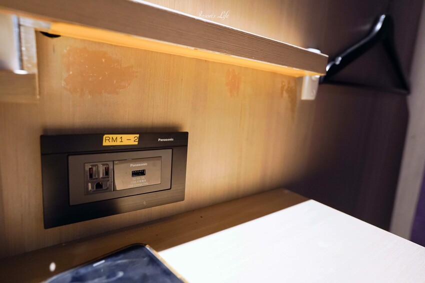 【台中南屯|景點】台中文心秀泰影城-丹普廳。文心秀泰,躺在40萬電動床舒服看電影,VIP零食區及600元美食