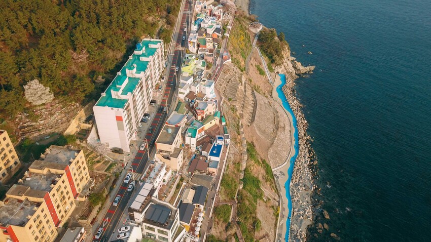 【韓國釜山｜景點】白淺灘文化村(흰여울문화마을)。影島必去景點，無數間海景咖啡廳，欣賞夕陽的約會散步景