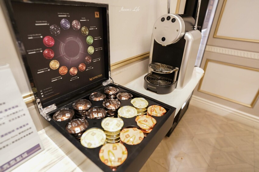 【台中南屯|景點】台中文心秀泰影城-丹普廳。文心秀泰,躺在40萬電動床舒服看電影,VIP零食區及600元美食