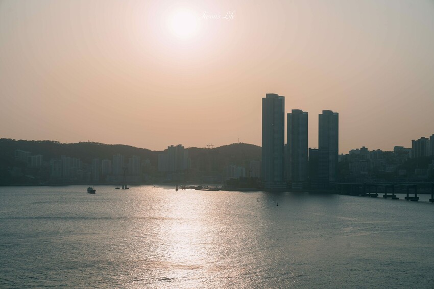 【韓國釜山｜景點】白淺灘文化村(흰여울문화마을)。影島必去景點，無數間海景咖啡廳，欣賞夕陽的約會散步景