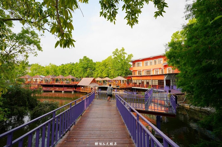 近水樓台湖畔森林咖啡