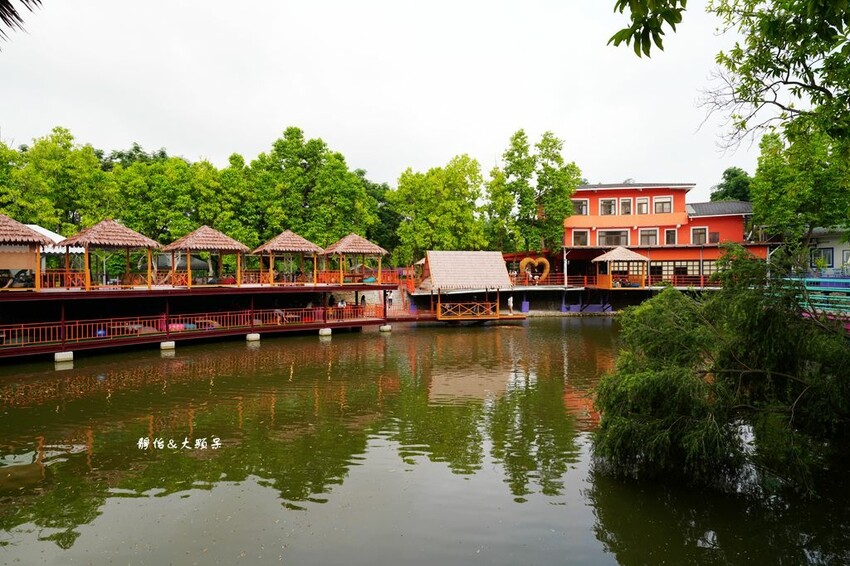 近水樓台湖畔森林咖啡