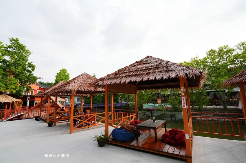 近水樓台湖畔森林咖啡