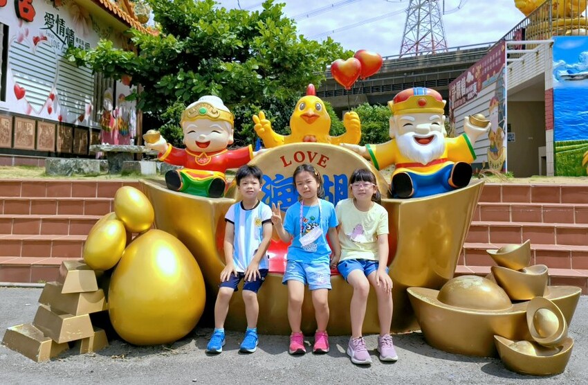 【財神廟】桃園海福宮.最新敲金磚、接超大金塊彩繪牆!