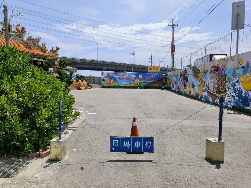 【財神廟】桃園海福宮.最新敲金磚、接超大金塊彩繪牆!