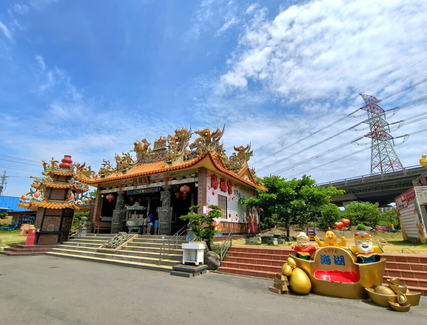 【財神廟】桃園海福宮.最新敲金磚、接超大金塊彩繪牆!