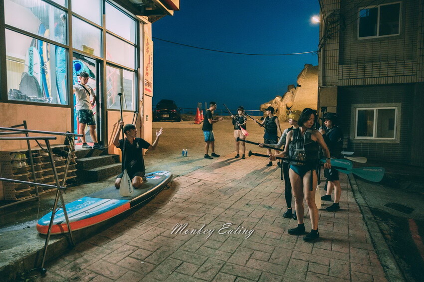 【深澳】象鼻岩SUP日出團｜ODoor專業戶外探險團隊，探索東北角之美，北部SUP立槳推薦 - 貪吃猴的幻想