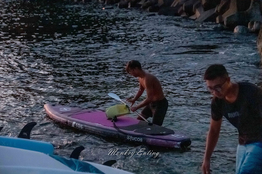 【深澳】象鼻岩SUP日出團｜ODoor專業戶外探險團隊，探索東北角之美，北部SUP立槳推薦 - 貪吃猴的幻想