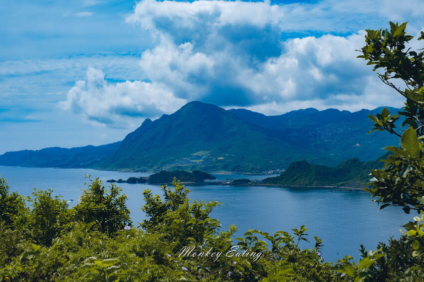 【基隆景點】望幽谷濱海步道|輕鬆好拍夢幻蔚藍步道,順遊潮境公園,八斗子漁港吃美食 - 貪吃猴的幻想