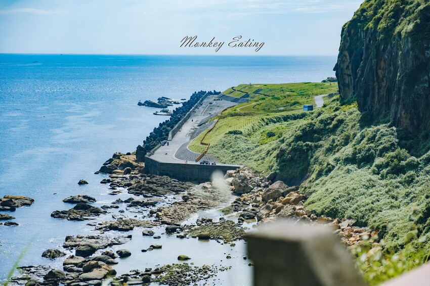【基隆景點】望幽谷濱海步道|輕鬆好拍夢幻蔚藍步道,順遊潮境公園,八斗子漁港吃美食 - 貪吃猴的幻想