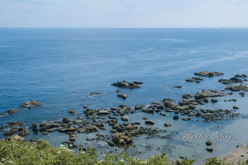 【基隆景點】望幽谷濱海步道|輕鬆好拍夢幻蔚藍步道,順遊潮境公園,八斗子漁港吃美食 - 貪吃猴的幻想