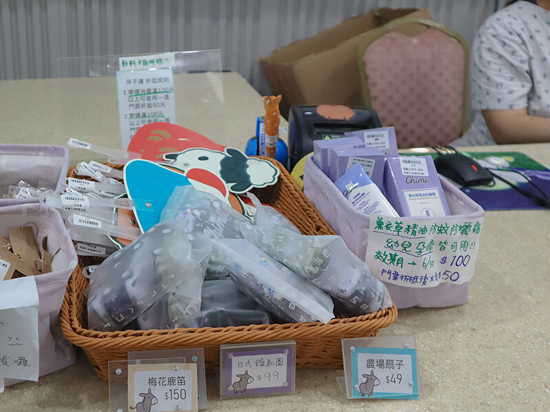 「廢物媽媽育兒農場」 新竹最夯親子一日遊情侶約會新景點,近距離跟水豚君、草泥馬、梅花鹿和柯爾鴨一起玩 預約說明