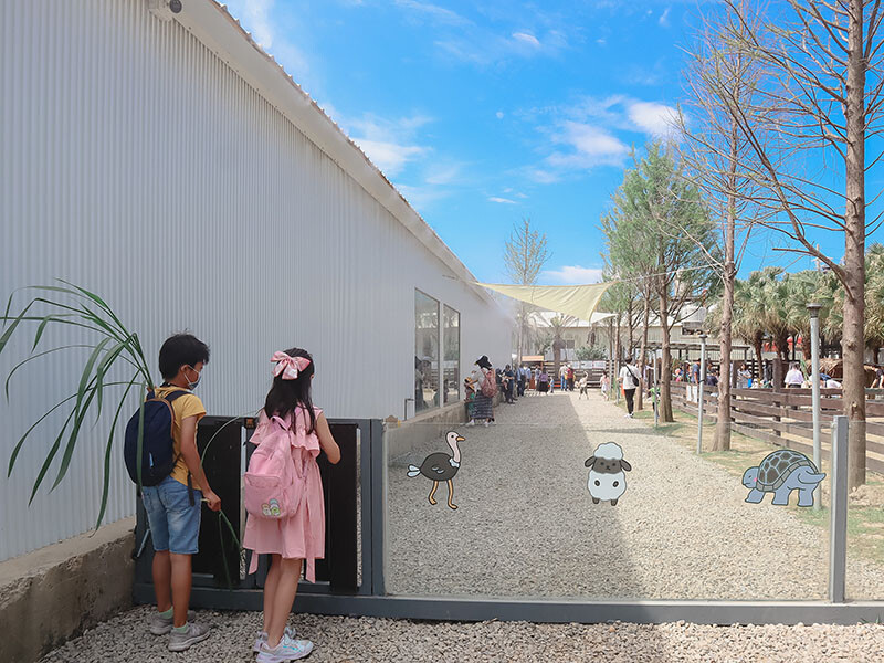 「廢物媽媽育兒農場」 新竹最夯親子一日遊情侶約會新景點,近距離跟水豚君、草泥馬、梅花鹿和柯爾鴨一起玩 預約說明