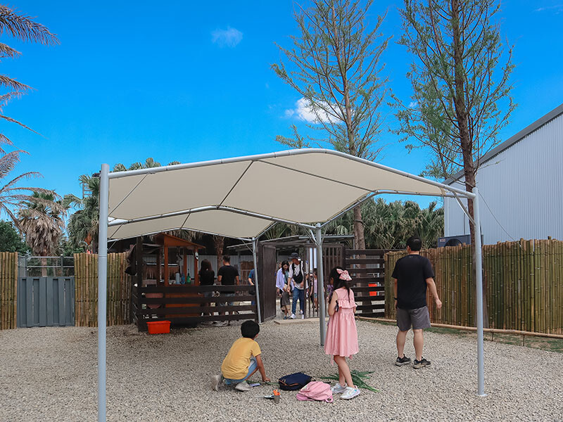 「廢物媽媽育兒農場」 新竹最夯親子一日遊情侶約會新景點,近距離跟水豚君、草泥馬、梅花鹿和柯爾鴨一起玩 預約說明