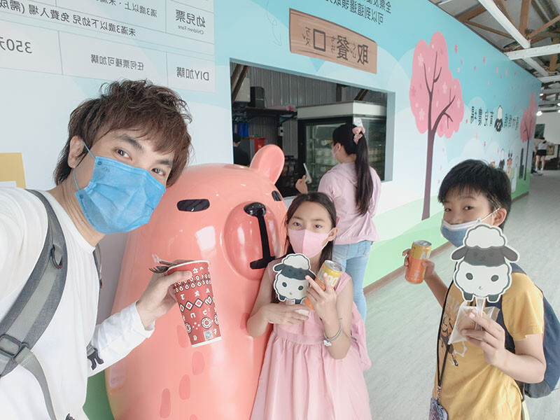 「廢物媽媽育兒農場」 新竹最夯親子一日遊情侶約會新景點,近距離跟水豚君、草泥馬、梅花鹿和柯爾鴨一起玩 預約說明