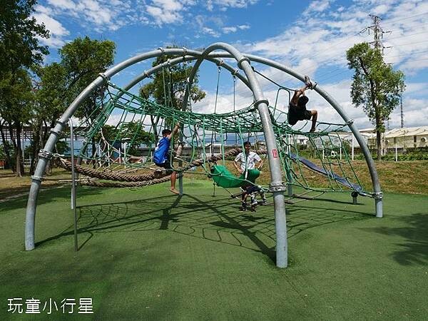 屏東景點｜縣民公園遊戲區再升級｜屏東玩水玩沙