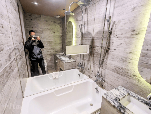 【韓國首爾住宿】東大門設計師酒店 Hotel The Designers Dongdaemun｜首爾自由行推薦住宿、鄰近東大門、明洞的最佳位置，距離陳玉華奶奶元祖一隻雞步行也會到！