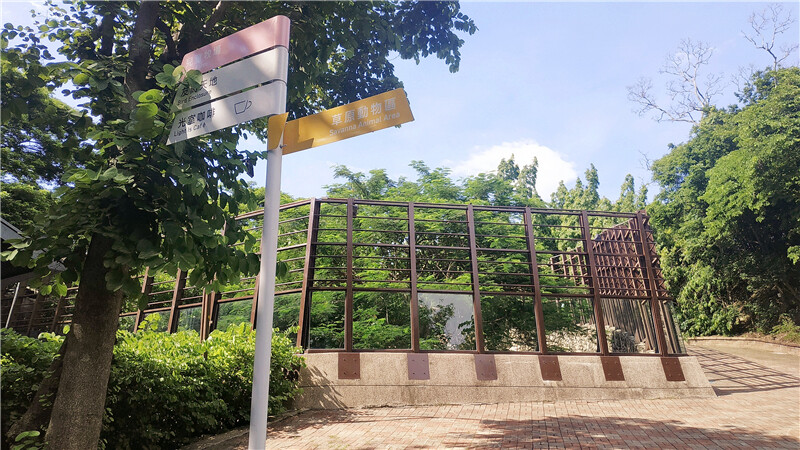 旅遊｜重新開張高雄壽山動物園一日遊  ，新建天空橋看水豚