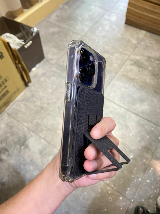 追劇神隊友!Ares磁吸手機卡夾支架|4種使用模式|厚度只有5mm|易推卡夾防盜刷!最多可容納2張卡片|不干擾無線充電 - 萍姐愛分享