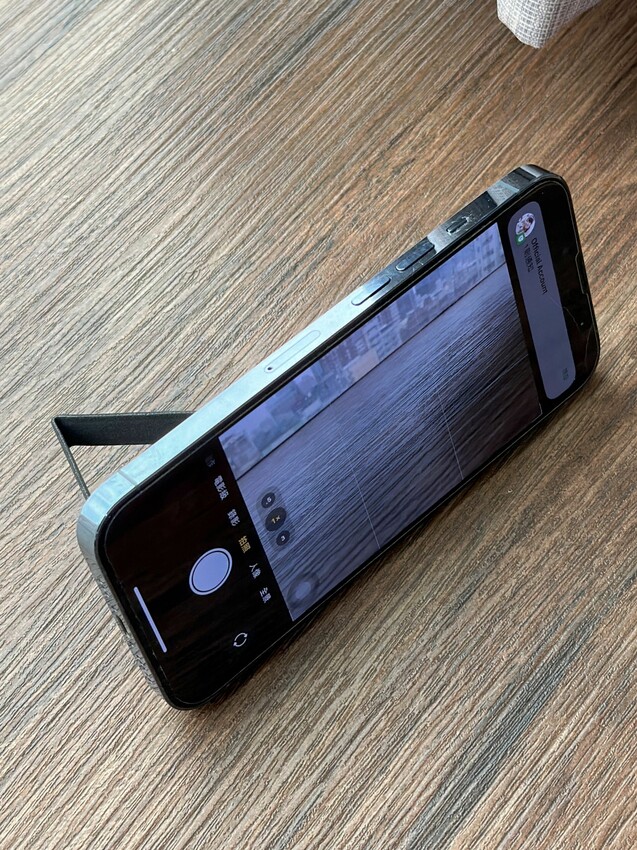 追劇神隊友!Ares磁吸手機卡夾支架|4種使用模式|厚度只有5mm|易推卡夾防盜刷!最多可容納2張卡片|不干擾無線充電 - 萍姐愛分享