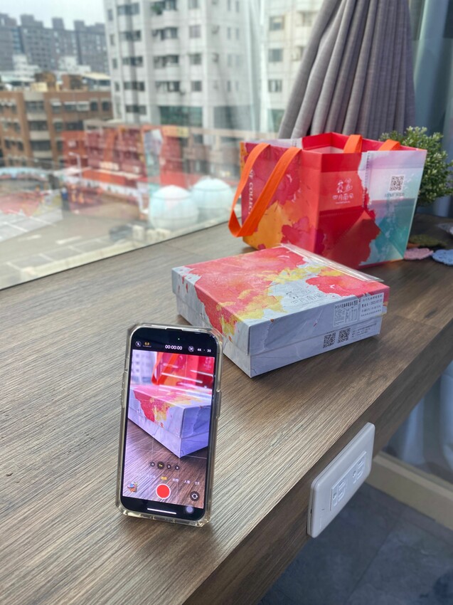 追劇神隊友!Ares磁吸手機卡夾支架|4種使用模式|厚度只有5mm|易推卡夾防盜刷!最多可容納2張卡片|不干擾無線充電 - 萍姐愛分享