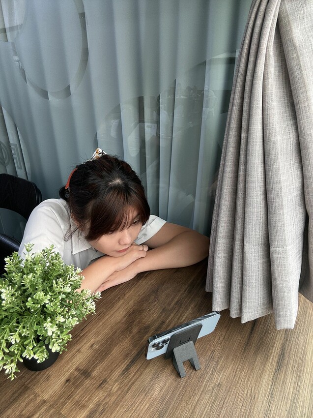 追劇神隊友!Ares磁吸手機卡夾支架|4種使用模式|厚度只有5mm|易推卡夾防盜刷!最多可容納2張卡片|不干擾無線充電 - 萍姐愛分享