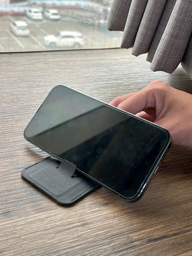 追劇神隊友!Ares磁吸手機卡夾支架|4種使用模式|厚度只有5mm|易推卡夾防盜刷!最多可容納2張卡片|不干擾無線充電 - 萍姐愛分享