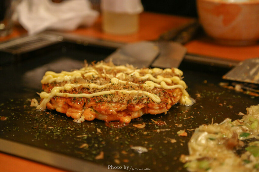 【東京美食】淺草六文錢文字燒、大阪燒，特色鐵板料理！桌邊服務中文也通。