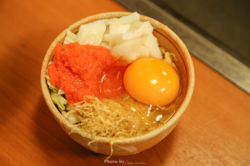 【東京美食】淺草六文錢文字燒、大阪燒，特色鐵板料理！桌邊服務中文也通。