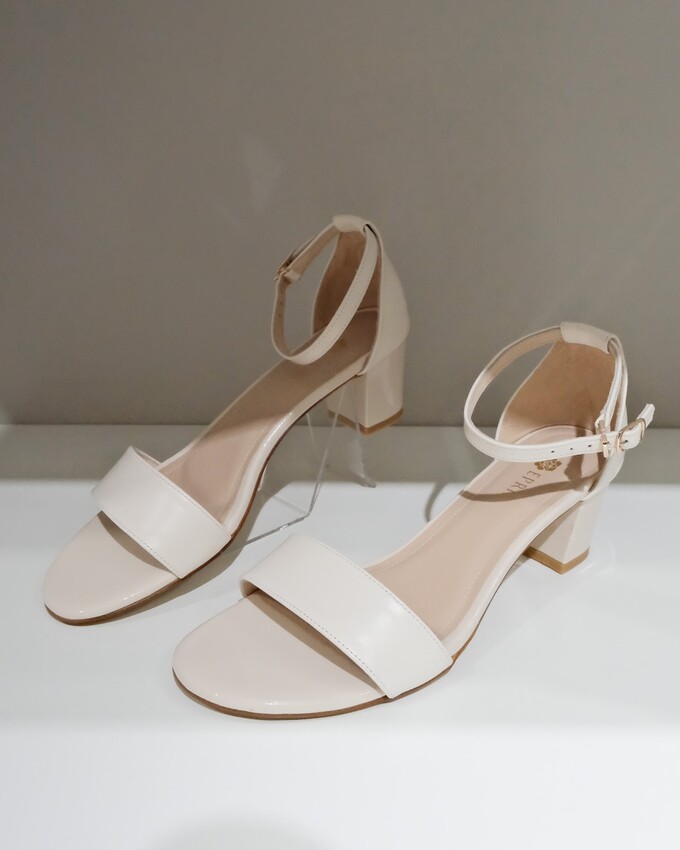 【新北婚鞋推薦】女鞋品牌EPRIS艾佩絲手工女鞋～MIT製造男女平價婚鞋、大尺碼婚鞋、皮鞋推薦～全台有門市可以現場試穿，棉花糖女孩好穿婚鞋推薦～