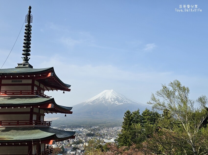 新倉山淺間公園｜忠靈塔 + 富士山 = 明信片般美景 . 若有滿滿的櫻花就更完美了 🌱豆芽出國趣日本
