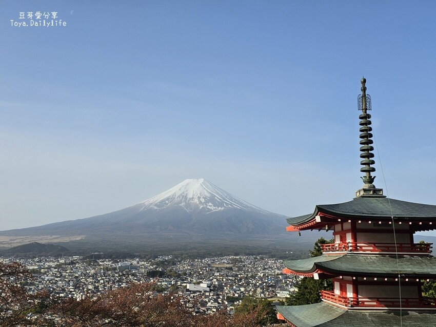新倉山淺間公園｜忠靈塔 + 富士山 = 明信片般美景 . 若有滿滿的櫻花就更完美了 🌱豆芽出國趣日本