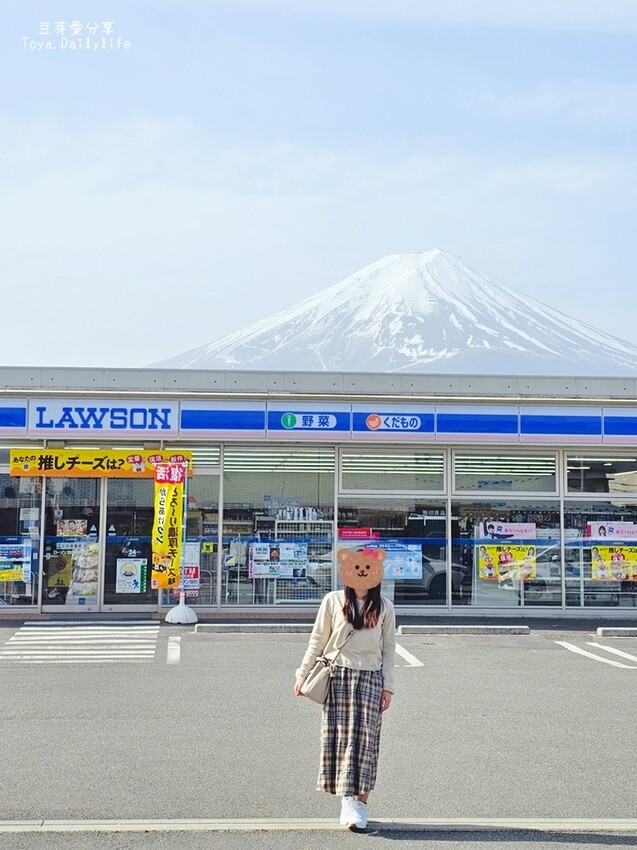 下吉田街道 . LAWSON . 平交道|在河口湖蒐集不同角度的富士山畫面 🌱豆芽出國趣日本