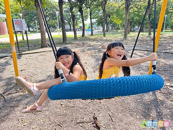 ★高雄公園★ 蓮池潭兒童公園, 走進童話世界找三隻小豬玩躲貓貓,茅草屋、木頭屋、磚頭屋超真實可愛的童趣場景 (免費參觀)