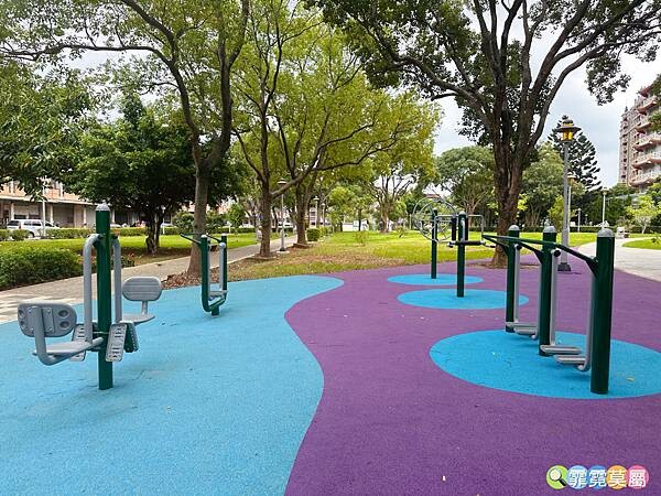 ★桃園公園★ 平鎮民俗文化公園,最新親子公園放電孩子! 超特別穀倉造型遊戲場,有攀爬網架、旋轉盤和溜滑梯等
