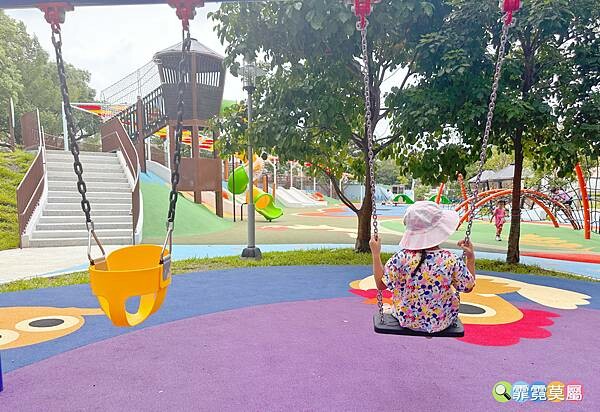 ★桃園公園★ 平鎮民俗文化公園,最新親子公園放電孩子! 超特別穀倉造型遊戲場,有攀爬網架、旋轉盤和溜滑梯等