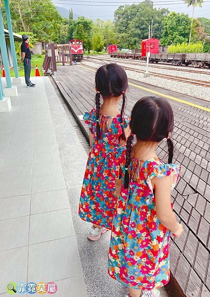 ★嘉義玩水景點★ 竹崎親水公園,免門票玩兒童戲水池備有免費停車場和盥洗室,還有阿里山火車可以看喔! (google導航竹崎車站)