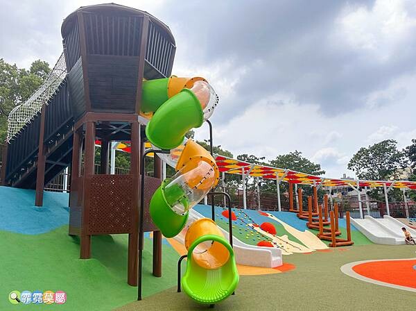★桃園公園★ 平鎮民俗文化公園,最新親子公園放電孩子! 超特別穀倉造型遊戲場,有攀爬網架、旋轉盤和溜滑梯等