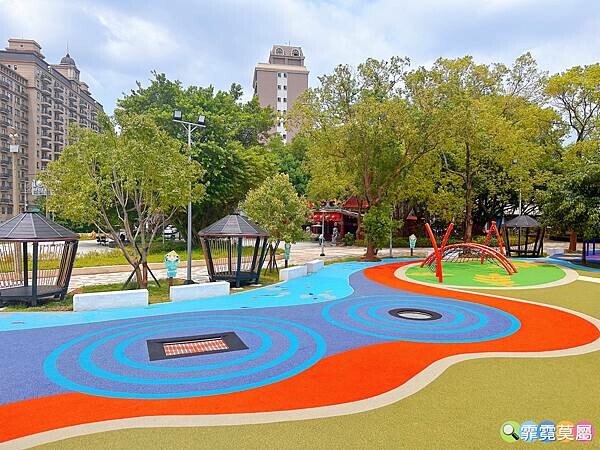 ★桃園公園★ 平鎮民俗文化公園,最新親子公園放電孩子! 超特別穀倉造型遊戲場,有攀爬網架、旋轉盤和溜滑梯等