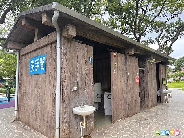 ★桃園公園★ 平鎮民俗文化公園,最新親子公園放電孩子! 超特別穀倉造型遊戲場,有攀爬網架、旋轉盤和溜滑梯等