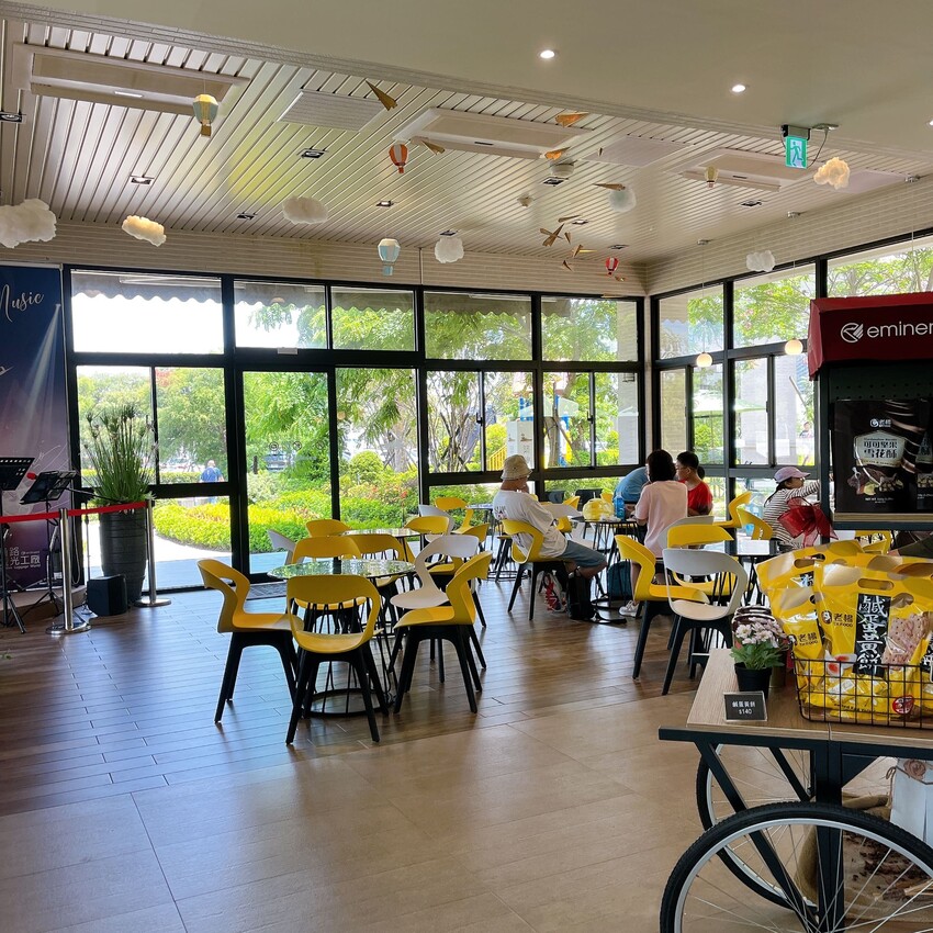 台南必去的親子景點一萬國通路創意觀光工廠,免門票還有冷氣可以吹,一次探索行李箱製作過程和歷史