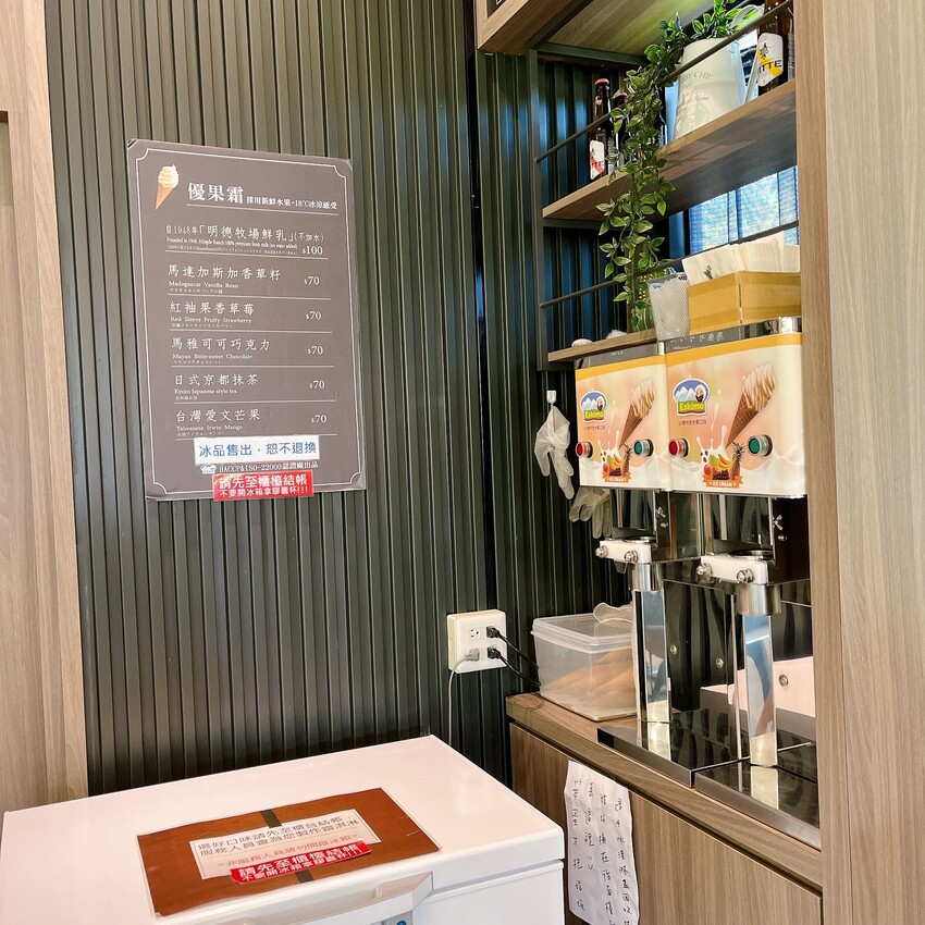 台南必去的親子景點一萬國通路創意觀光工廠,免門票還有冷氣可以吹,一次探索行李箱製作過程和歷史