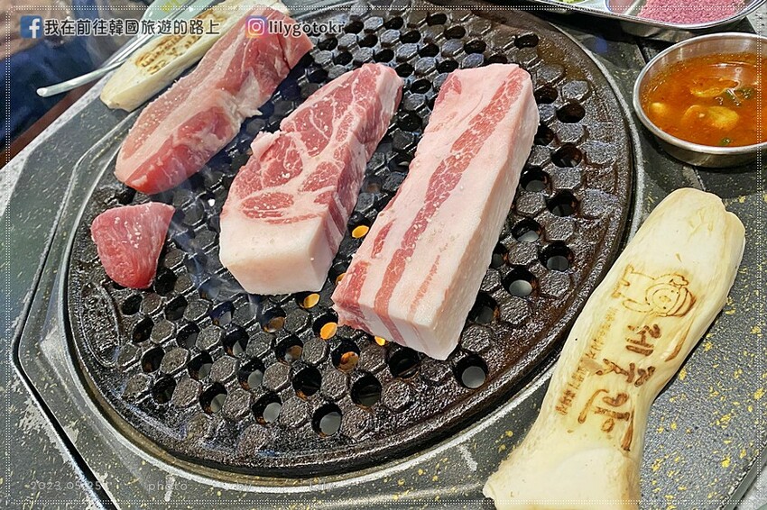 58)釜山．西面站｜「濟州間(제줏간)」熟成豬肉超好吃，專人桌邊幫你烤，韓國分店超多 @我在前往韓國旅遊的路上
