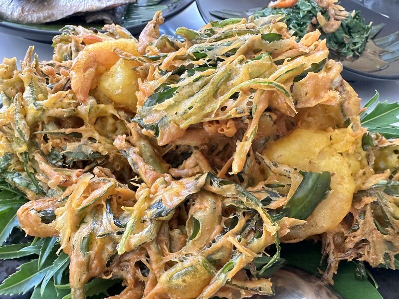 【泰國，普吉島】泰國也有「沙浴」哦！在邁考海灘（Ban Mai Khao）邊做沙浴，邊看飛機起飛，還有網美拍照區