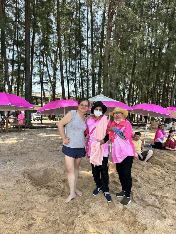 【泰國，普吉島】泰國也有「沙浴」哦！在邁考海灘（Ban Mai Khao）邊做沙浴，邊看飛機起飛，還有網美拍照區