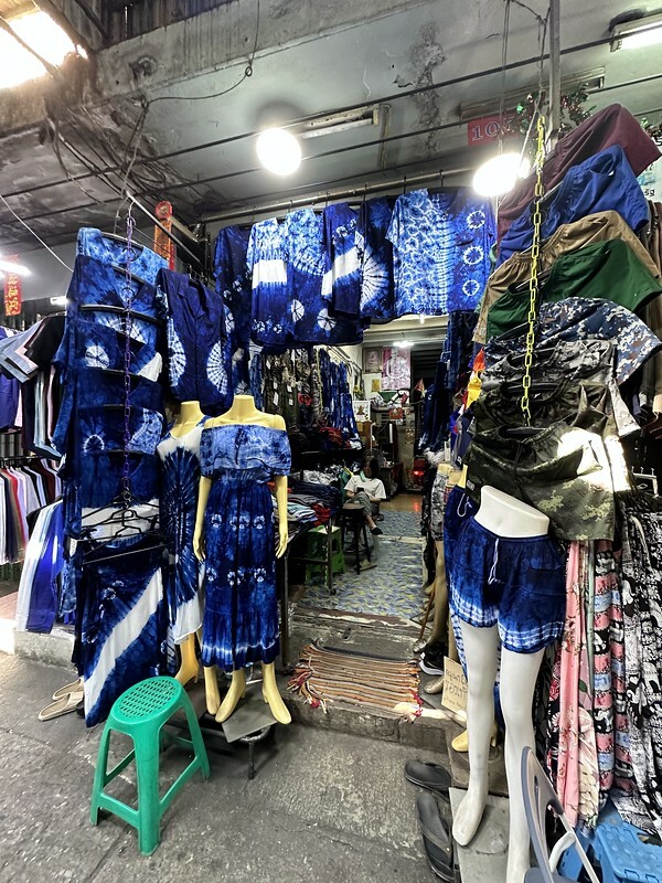 【亞洲,泰國,曼谷】體驗曼谷生活區的獨特魅力:探索寶馬成衣市場(Bo Be Market /ตลาดโบ๊เบ๊ สะพาน 4)。