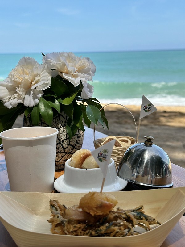 【泰國，普吉島】泰國也有「沙浴」哦！在邁考海灘（Ban Mai Khao）邊做沙浴，邊看飛機起飛，還有網美拍照區
