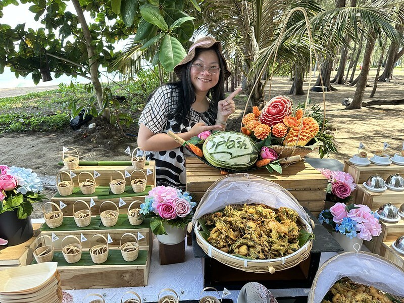 【泰國，普吉島】泰國也有「沙浴」哦！在邁考海灘（Ban Mai Khao）邊做沙浴，邊看飛機起飛，還有網美拍照區